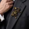 Broche Creativo de Dibujos Animados Retro de Dragón Volador para Hombre Accesorios para Chaqueta de Traje Ramillete Pin de Ropa Zodiacal Dragón de Gama Alta