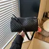 Bolso de verano para mujer transfronterizo nuevo, gran capacidad, moda nicho, versátil, moderno, de hombro y cruzado, casual tipo almohada