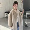 Abrigo de piel para niña 2026 nuevo estilo, abrigo de invierno engrosado de borrego sintético para niños mayores y bebés, moderno y elegante
