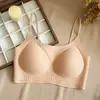 Lencería cálida de seda cepillada para otoño e invierno para mujer, con diseño de busto pequeño, soporte suave, efecto push-up, anti-caída, sin costuras y un hermoso diseño en la espalda