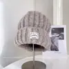 Gorro de Lana de Moda con Letra Parche para Mujer Invierno Nuevo a Prueba de Frío Cálido Gorro de Tejer Versátil Casual Protección para los Oídos Gorro de Punto
