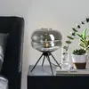 La lámpara de mesa de cristal Maitrongrui está disponible exclusivamente para la venta transfronteriza, adecuada para dormitorios, estudios, hoteles, mesitas de noche pequeñas, luces nocturnas e iluminación decorativa desde Zhongshan