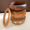 Pulsera Redonda de Madera Retro Transfronteriza Europea y Americana para Mujer Versátil de Moda Exagerada Pulsera de Mano Lujo Ligero Gama Alta Joyería de Mano Simple
