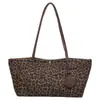 Bolsa casual retro texturizada de ombro único estilo work para mulheres, bolsa tote outonal com estampa de leopardo, novo estilo de 2026 para deslocamento transfronteiriço
