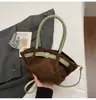Bolsos de Gamuza de Nicho Súper Populares para Otoño e Invierno para Mujer 2025 Nuevo Bolso Cruzado Versátil Bolso de Mano de Moda Bolso Tote Pequeño