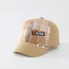 Gorra de béisbol a cuadros y rayas para mujer y hombre, nueva gorra de estilo callejero retro americano que hace que la cara se vea más pequeña