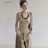 Camiseta de manga larga con cuello en V estilo coreano de Forever21 para mujer, colección de otoño, corte ajustado, con detalle de amarre, cuello halter y copas incorporadas, se vende como conjunto de dos piezas