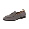 Sapatos Masculinos de Couro Estilo Britânico, Versão Coreana, Bico Fino, Aumento de Altura Oculto, Sapatos Casuais Slip-On de Camurça, Estilo Cabeleireiro, Aumento de Altura de 6cm, Mocassins Masculinos