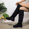 Botas plisadas de estilo nuevo para comercio exterior para mujer, con hebilla de cinturón, hasta la rodilla, tacón grueso, efecto adelgazante, botas largas