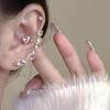 Pendientes asimétricos de lujo ligeros y de alta gama con un toque distintivo para mujer, elegantes y modernos, accesorios para las orejas que combinan con todo.