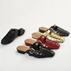 Mules Femininas Tecidas Vazadas com Bico Fechado, Moda de Verão para Uso Externo, Salto Bloco com Fivela, Mules de Calçar 8011-2