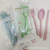 Tienda de 2 yuanes para niños cuchara de trigo para incienso Tenedor palillos juego palillos tenedor palillos juego de 3 piezas combinación tienda de 2 yuanes tienda departamental venta al por mayor