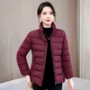 Jaqueta Fashion para Mães Nova Outono/Inverno Jaqueta Leve de Algodão Tamanho Grande Roupas para Mulheres de Meia-Idade e Idosas Jaqueta Curta de Algodão Petite