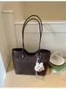 Bolso bandolera tejido para mujer de nueva importación, gran capacidad, color liso, versátil y elegante bolso de hombro tipo tote para el trabajo