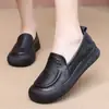 Mocasines retro de piel suave para mujer, nueva colección otoño 2026, zapatos slip-on versátiles, zapatos tipo mom de suela suave, zapatos planos de punta poco profunda