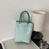 Suministro Transfronterizo Bolsas de Mano de PVC Tejidas a Mano Verano Cesta de Verduras para la Playa Bolso de Mano Souvenir Cesta Tejida de Color Contrastante
