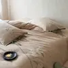 Elegante y rústico juego de ropa de cama de cuatro piezas bordado de algodón y lino, ropa de dormir de alta gama adecuada para todas las estaciones, funda de edredón y sábana transpirables