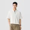2026 Verano Nuevo Estilo Ligero Retro Texturizado Cuello Henley Casual Holgado Versátil Camiseta de Manga Corta Tops para Hombre Venta al por Mayor
