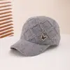 Novos Chapéus de Outono e Inverno para Mulheres, Bonés de Basebol de Imitação de Visom, Etiquetas de Borboleta, Chapéus de Aba Simples e Modernos Quentes, Chapéus Casuais da Moda