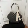 Bolso tote tejido de inspiración vintage para mujer, nuevo bolso de hombro elegante de moda 2026, bolso grande versátil para el día a día