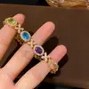 Pulseira Retro Europeia e Americana com Fivela de Flor Oval em Zircônia, Pulseira Fashion e Versátil, Pulseira de Luxo Leve e de Alta Qualidade