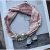 Lenço Quadrado Pequeno de Luxo de Entrada Francês Primavera e Verão Colar de Pérolas Lenço com Fivela Magnética para Preguiçosas Lenço Feminino com Corrente Clavicular