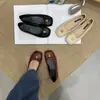 Sapatos Rasos Quadrados Delicados e Elegantes com Fivela Floral para Mulheres, Mocassins de Solado Macio para Combinar com Saias, Estilo Mary Jane