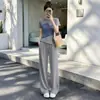 Conjunto esportivo casual juvenil cinza de verão para mulheres, estilo primavera-verão, conjunto de duas peças com top de manga curta e calça pantalona