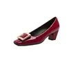 Versão em Pele de Cordeiro Sapatos Mocassins com Salto Bloco e Fivela Quadrada Celebridade da Internet Couro Envernizado Salto Médio Bico Quadrado Decote Baixo Confortáveis Elegantes Sapatos de Casamento Versáteis Sapatos de Trabalho