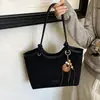 Bolso de Hombro Nuevo y Elegante Otoño 2026 Bolso de Mano de Nicho Cubo de Moda Simple Bolso Cruzado para Mujer