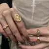 Anel de Margarida Dourado Totalmente Cravejado com Diamantes de Aba Larga Estilo Old Money Moda Retrô Vintage Anel Versátil Empilhável de Nicho