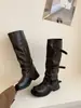 Botas de seguridad gruesas de diseño de nicho vintage para mujer 2026 nuevas botas largas con hebilla y diseño plisado apilado