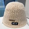 Sombrero de Pescador para Mujer Otoño e Invierno Cálido Terciopelo de Cordero Rojo de Red Sombrero de Cubeta Estilo Japonés Nicho Parche de Letras Sombrero de Cubeta para Mujer Moderno