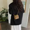 Mini bolso cruzado infantil transfronterizo modelo nuevo 2026, bolso cuadrado pequeño de alta gama con estampado de leopardo y patrón de diamantes, bolso de hombro para chica commuter