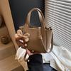 A bolsa balde portátil popular deste ano para mulheres, nova coleção outono e inverno 2024, textura de alta qualidade, retrô, bolsa tiracolo para o dia a dia