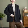Foto real de la nueva chaqueta de punto gofrado de otoño 2026 para mujer, con cuello de blazer, estilo corto, corte holgado y mangas largas