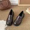 Zapatos de cuero pequeños estilo JK británico para mujer 2026 otoño nuevo populares mocasines de suela gruesa versátiles sin cordones zapatos de un solo paso
