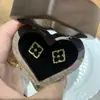 Buqi Lati Pendientes Mini Pequeños Cepillados Italianos Blanco Natural Flor de Fritilario Trébol de Cuatro Hojas Pendientes Estilo Corte Vintage