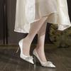 Sapatos de Salto Alto para Mulheres 2026 Novo Estilo Elegantes Saltos Finos Confortáveis Branco Cetim Strass Casamento Sapatos de Noiva