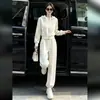 Conjunto esportivo casual estilo europeu para mulheres, nova versão coreana outono/inverno 2026, cardigã soltinho com moletom com capuz, conjunto de duas peças, emagrecedor e moderno