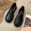 Mocasines Versátiles de Suela Gruesa sin Cordones para Mujer, Zapatos Negros Individuales, Zapatos Pequeños de Cuero Estilo Británico para Mujer, Nuevo Estilo Caliente Primavera 2025