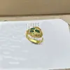 Anillo Serpiente Baojia Versión de Alta Gama Transfronteriza Europea y Americana, Finamente Elaborado con Nácar Blanco Natural y Malaquita, Combinando Diseño Original