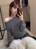 Suéter Sexy de Lantejoulas com Ombro Só Feminino 2026 Outono/Inverno Novo Estilo Vibe Tricô Decotado Toque de Luxo Suéter Tendência