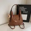 Bolso tote 2026 otoño nuevo modelo mochila de gran capacidad para el trabajo diseño de nicho bolso de hombro para mujer bolso cruzado multiusos