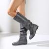 Botas Cano Médio Tamanho Grande Europeu Transfronteiriço 2022 Outono e Inverno Novo Bico Redondo Plissado Botas Cavaleiro Altas para Mulheres