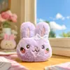 Nuevo llavero de conejo fresa con lazo de peluche, linda muñeca de conejito de dibujos animados, colgante para bolso para niñas, pequeño regalo