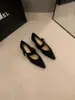 Nueva colección primavera y otoño 2026: Zapatos planos Mary Jane de tacón bajo, estilo retro, con punta y una sola tira con hebilla, y acabado aterciopelado
