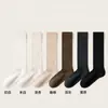 Calcetines altos de estilo coreano Miu inspirados en el ballet para mujer, adecuados para primavera y otoño, con un diseño calado, calcetines largos estilo JK y un look moderno y dulce que combina bien con zapatos pequeños de cuero.