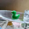 Nuevos Accesorios de Resina de Pato de Color Sólido Mini Lindos Adornos Pequeños Tridimensionales Colgante Joyería DIY