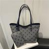 Bolsa Tote Retrô de Mão para Revenda Bolsa Feminina 2025 Verão Novo Estilo Xadrez Versátil Bolsa de Ombro para o Trabalho Bolsa de Axila para Sogra